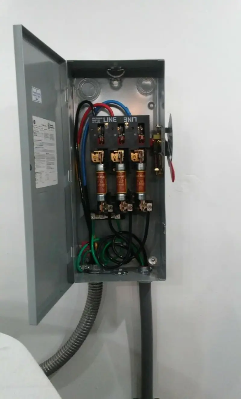 Three-phase disconnect switch installed for Smoke Detector Installation in Granite City